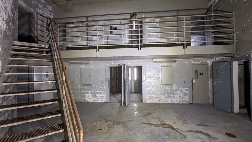 More Photos Of 208 W Pearl St, Harrisonville Specialty For Sale