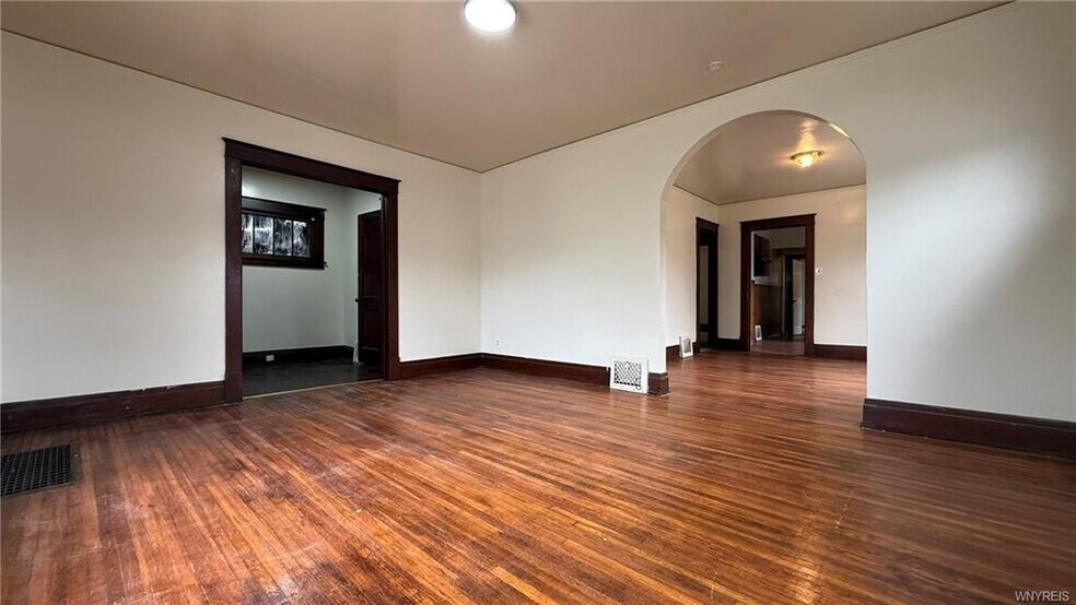 More Photos Of 1890 Linwood Ave, Niagara Falls Apartments For Sale