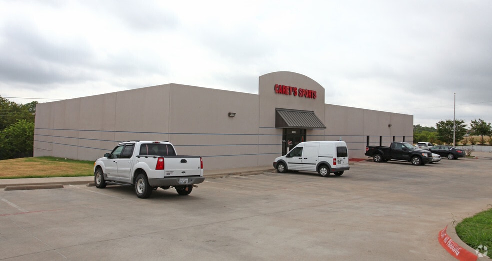 More Photos Of 2905 Cherry Ln, Fort Worth Freestanding For Lease