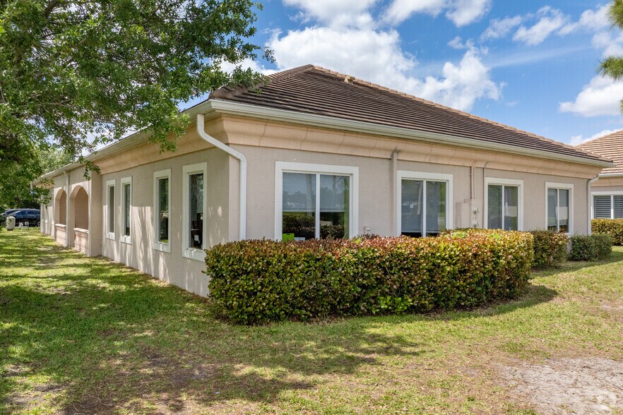More Photos Of 4995-4997 Royal Gulf Cir, Fort Myers Medical For Sale