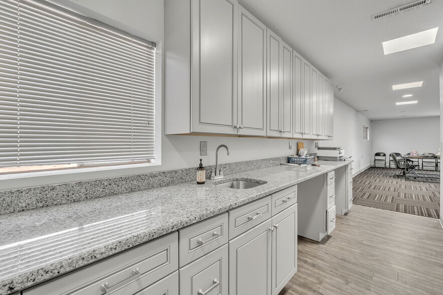 More Photos Of 2128 E Bijou St, Colorado Springs Freestanding For Lease