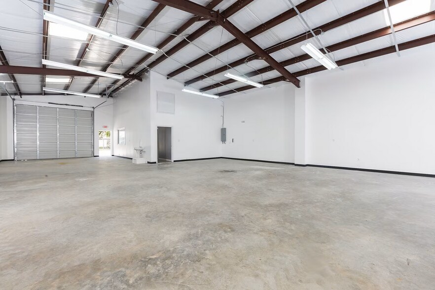 More Photos Of 4103B Dawn, Houston Warehouse For Lease