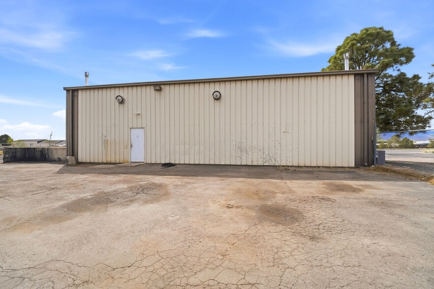 More Photos Of 3435 Kimball Cir, Colorado Springs Service For Lease