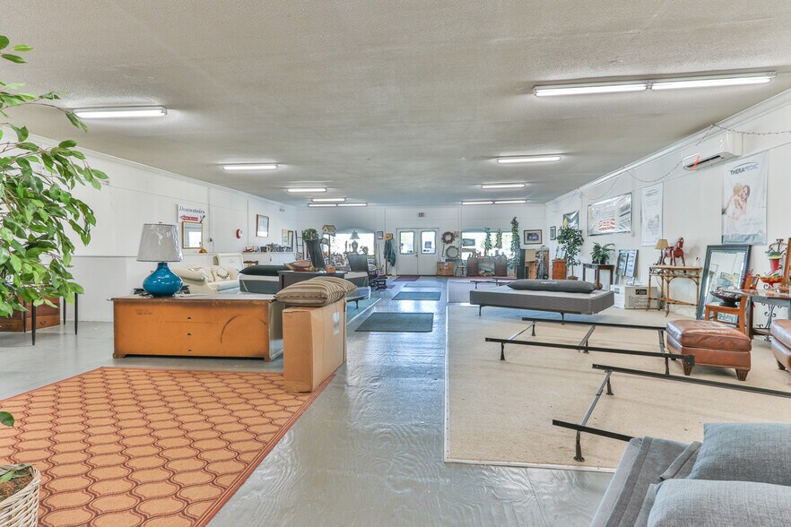 More Photos Of 3506 Springs Rd, Hickory Freestanding For Sale