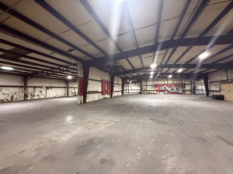 More Photos Of 1658 Highway 85 N, Fayetteville Warehouse For Lease