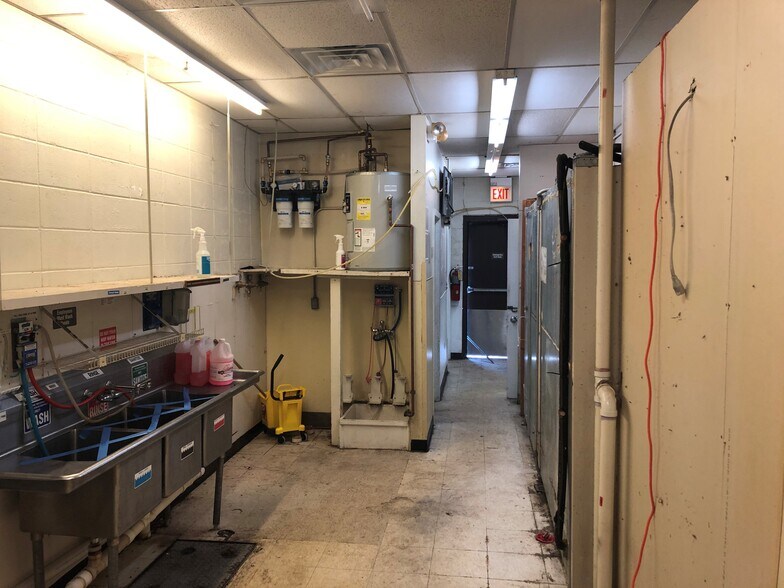 More Photos Of 1 N Wolf Rd, Prospect Heights Convenience Store For Lease