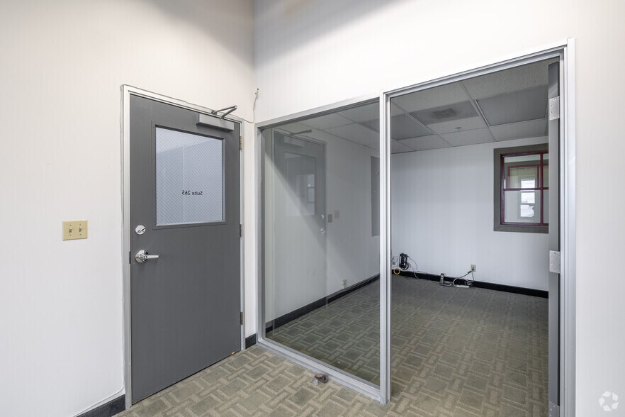 More Photos Of 550-590 2nd St, Oakland Office For Lease