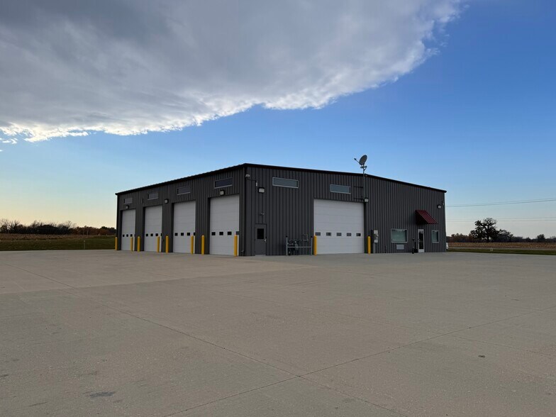 More Photos Of N643 Boulder Rd, Watertown Distribution For Sale
