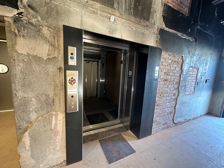 More Photos Of 302 W Monroe St, Phoenix Religious Facility For Lease