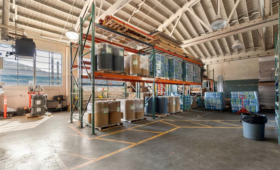 More Photos Of 2353 NW 21st Pl, Portland Warehouse For Lease