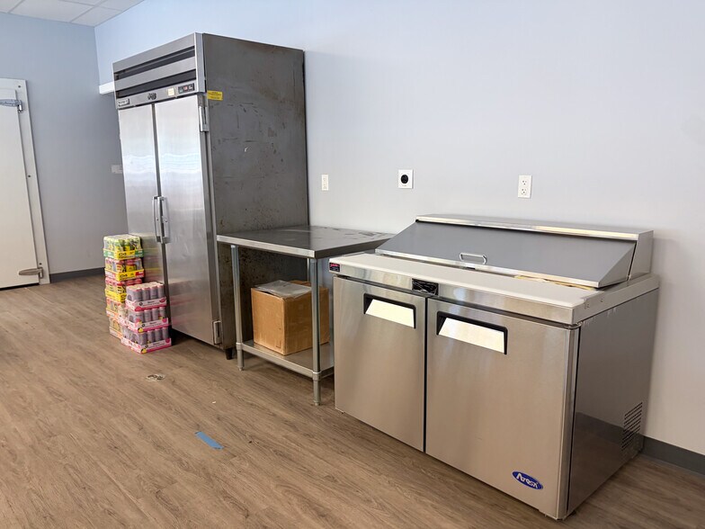 More Photos Of 4 Commerce Way, Milton General Retail For Lease
