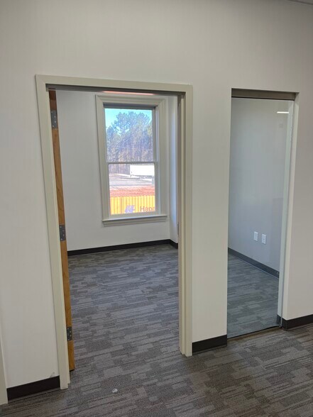 More Photos Of 1902 Leland Dr SE, Marietta Unknown For Lease