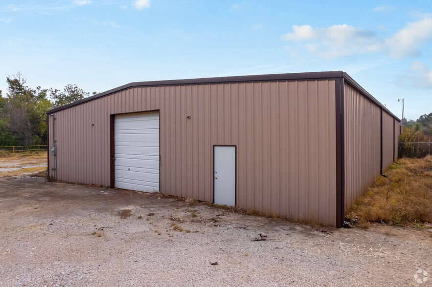 Primary Photo Of 1516 S Sycamore St, Palestine Warehouse For Sale