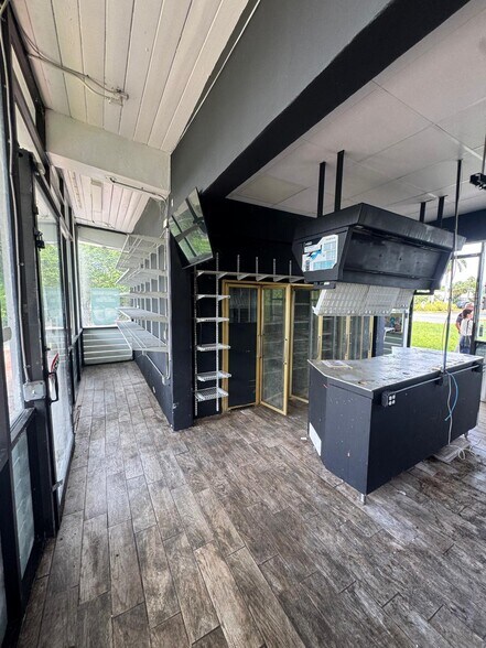 More Photos Of 6014 Kimberly Blvd, North Lauderdale Convenience Store For Sale