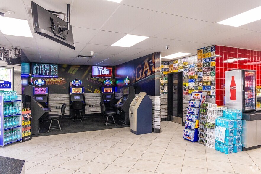 More Photos Of 325 N Sandhill Blvd, Mesquite Service Station For Sale