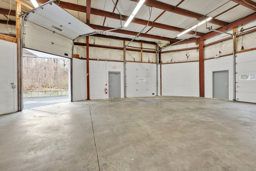 More Photos Of 179 Main St, Monroe Storefront For Lease