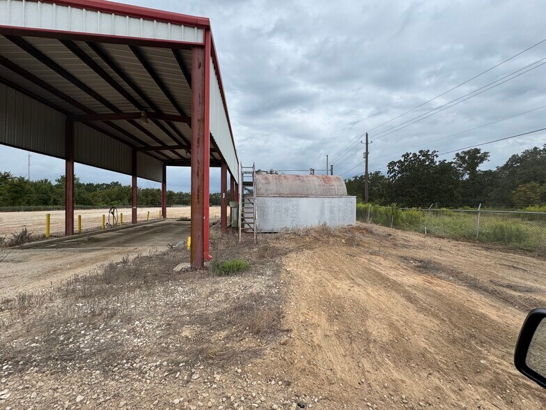 More Photos Of 9182 S US Highway 79, Palestine Service For Lease