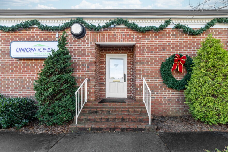 More Photos Of 824 S Dekalb St, Shelby Medical For Sale