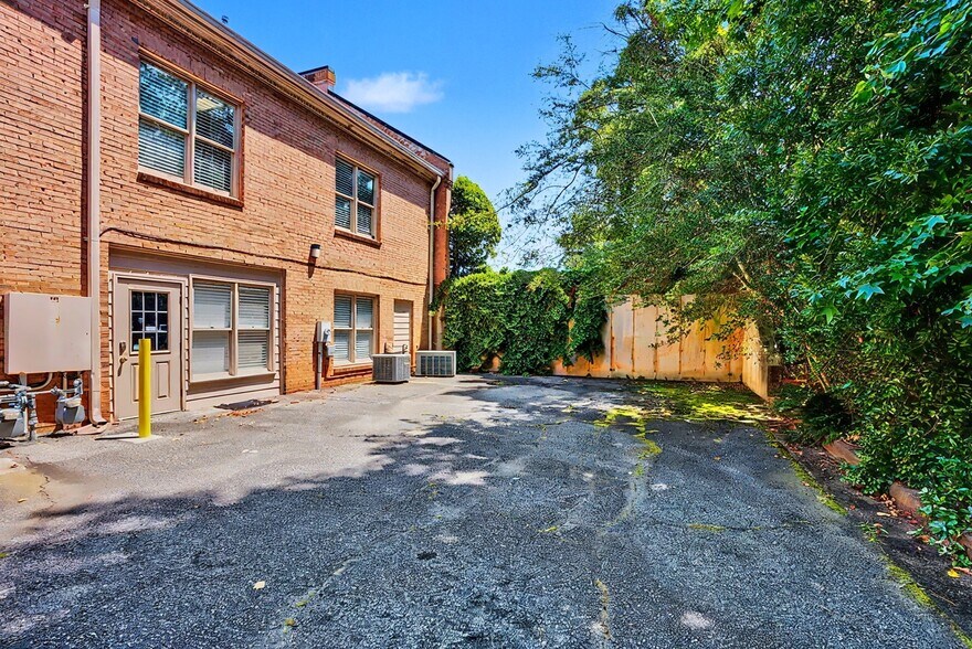 More Photos Of 188 Ben Burton Cir, Bogart Office For Sale