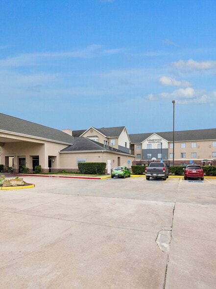 More Photos Of 1340 N Sam Houston Pky E, Houston Hotel For Sale