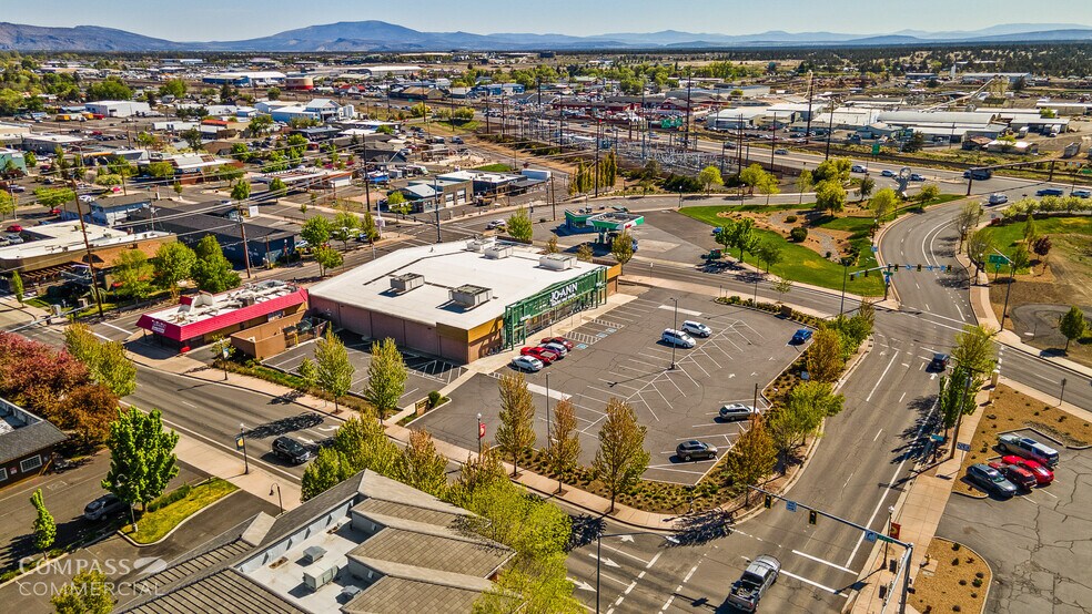 More Photos Of 732 SW 6th St, Redmond Freestanding For Lease