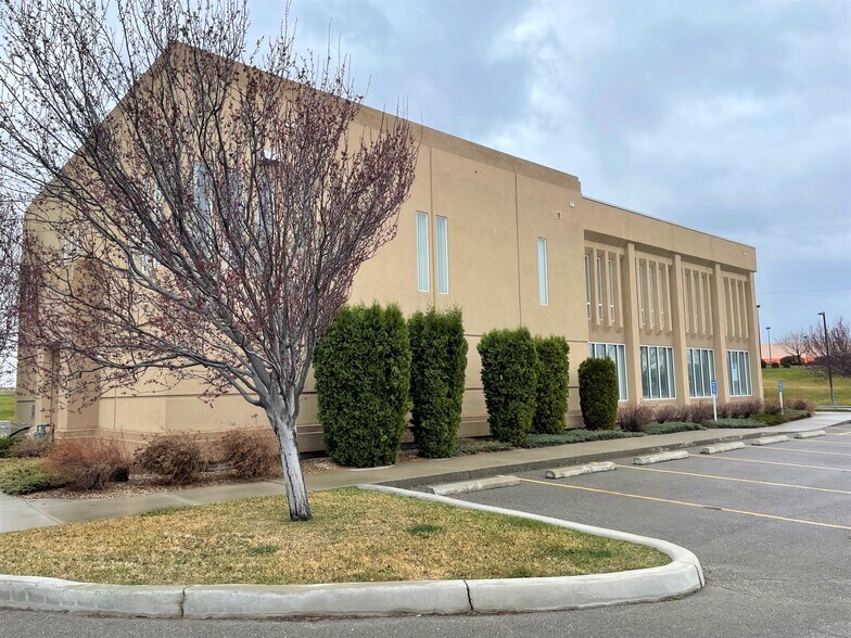 More Photos Of 1715 Pole Line Rd E, Twin Falls Bank For Sale