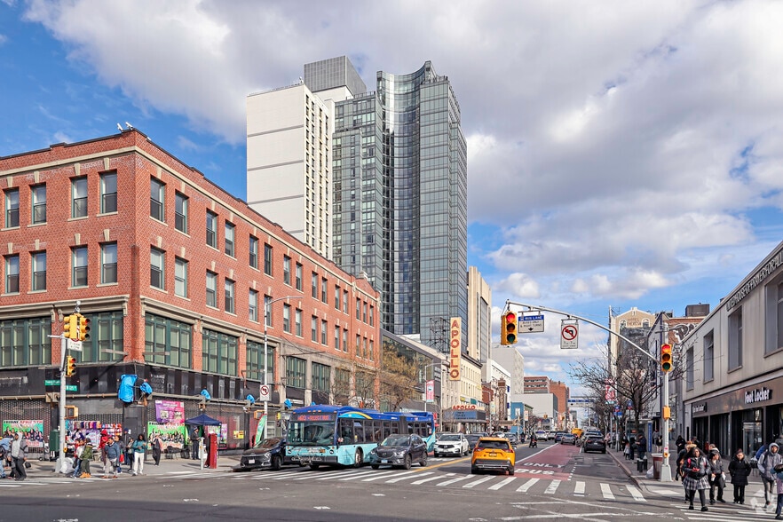 More Photos Of 233 W 125th St, New York Hotel For Lease