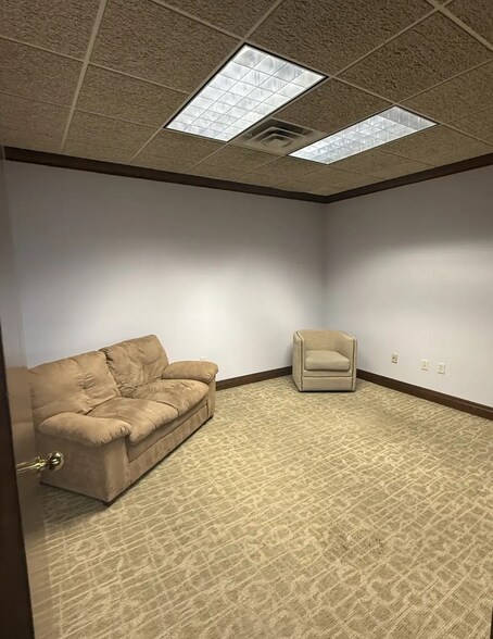 More Photos Of 223 E Spring St, New Albany Bank For Lease