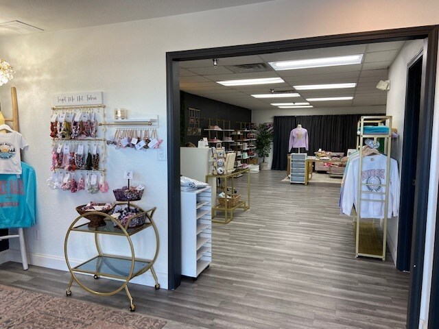 More Photos Of 162 Industrial Park Dr, Hollister General Retail For Lease