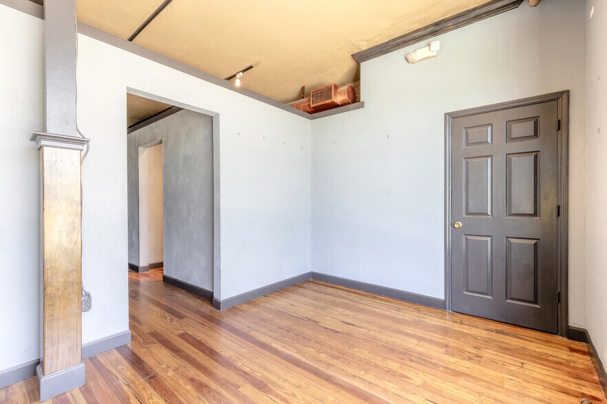 More Photos Of 230 S Beach St, Daytona Beach Storefront For Lease