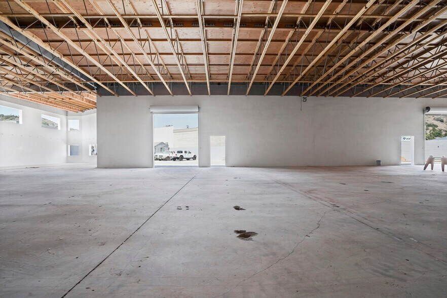 More Photos Of 10926 Randall St, Sun Valley Warehouse For Lease