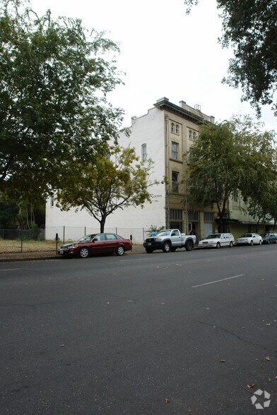 Primary Photo Of 131 W 1st St, Chico Storefront For Lease