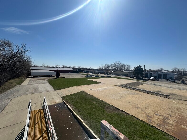 More Photos Of 135 Le Baron St, Waukegan Industrial For Lease