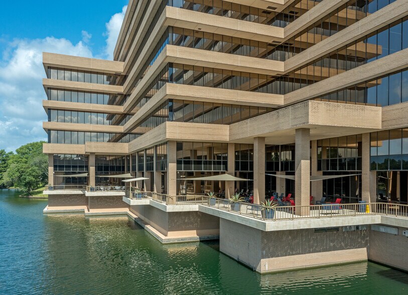 More Photos Of 14141 Southwest Fwy, Sugar Land Office For Sale