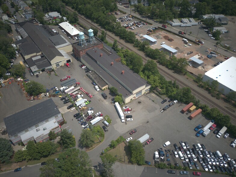 More Photos Of 3 Smalley Ave, Middlesex Warehouse For Lease