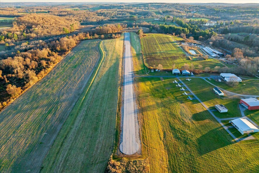 More Photos Of 89 Route 169, Woodstock Airport For Sale