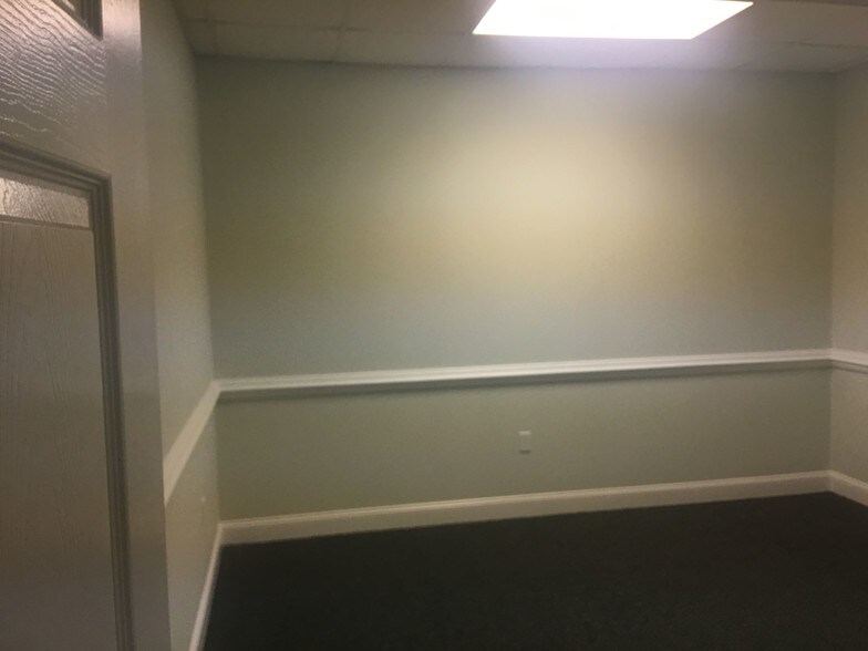 More Photos Of 807 S Laurel St, Springfield Medical For Lease