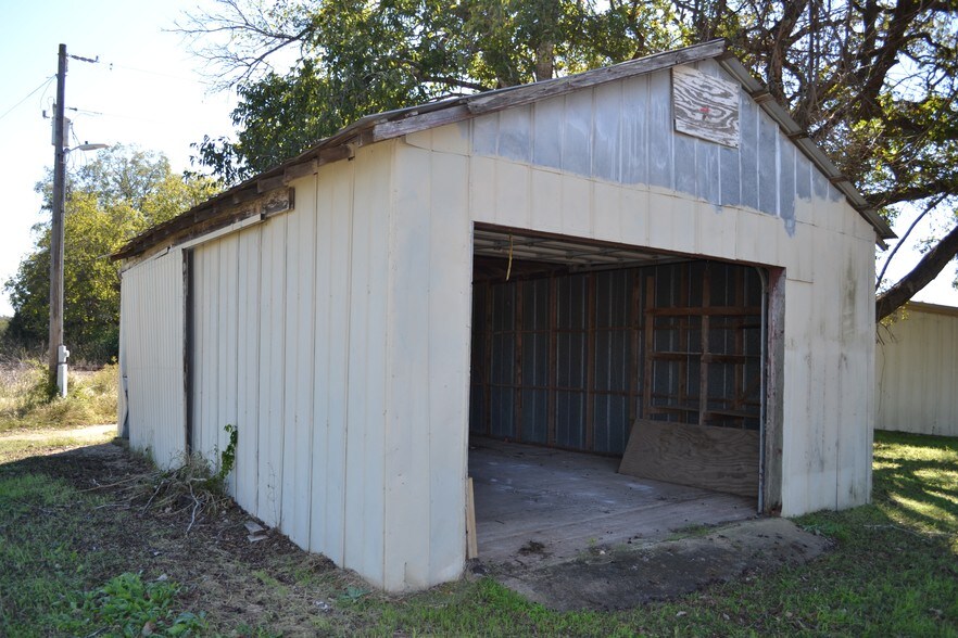 More Photos Of 2043 FM 535, Rosanky Self Storage For Sale