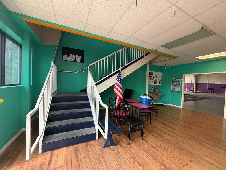 More Photos Of 175 Industrial Park Dr, Hollister Industrial For Sale