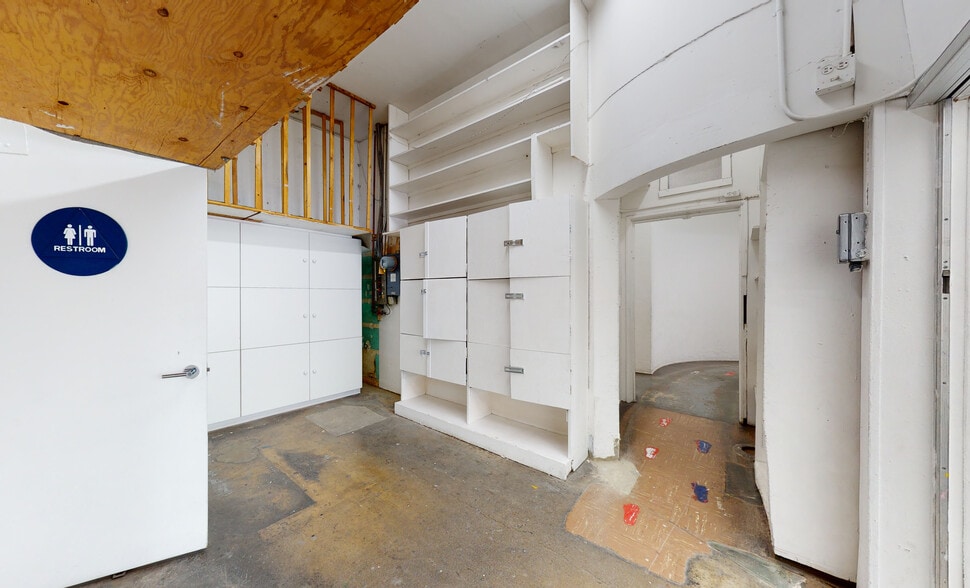 More Photos Of 13031 Montana Ave, Los Angeles Freestanding For Lease