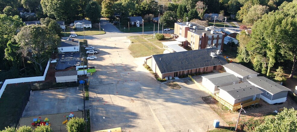 Primary Photo Of 622 E Lexington Ave, High Point Schools For Lease