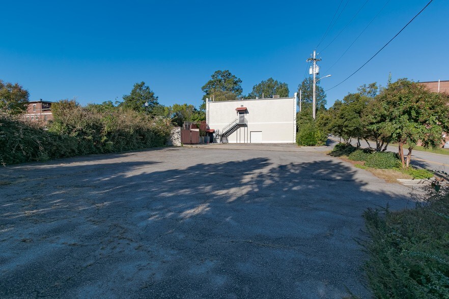More Photos Of 203 Brooks St, Wake Forest Freestanding For Sale