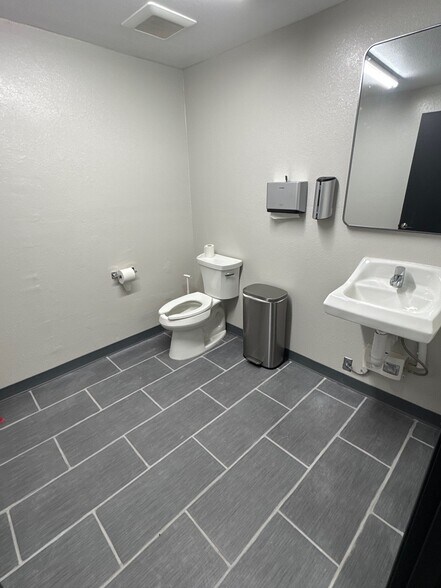 More Photos Of 12715 Miller Rd NE, Bainbridge Island Manufacturing For Lease