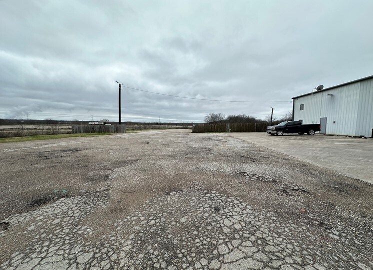 More Photos Of 642 US Highway 80 E, Sunnyvale Flex For Lease