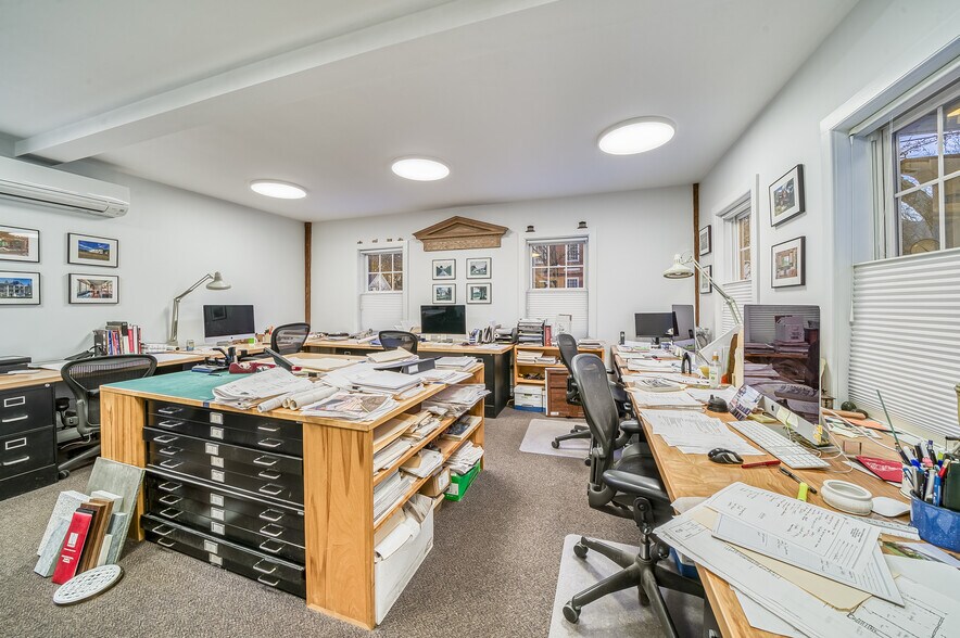More Photos Of 11 Beaver Meadow Rd, Norwich Office For Sale