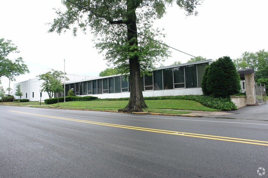 More Photos Of 450 W 1st Ave, Roselle Warehouse For Lease