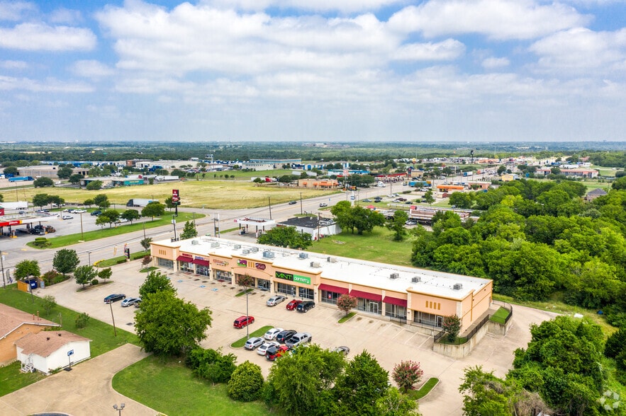 More Photos Of 8702 S Lancaster Rd, Dallas Freestanding For Sale