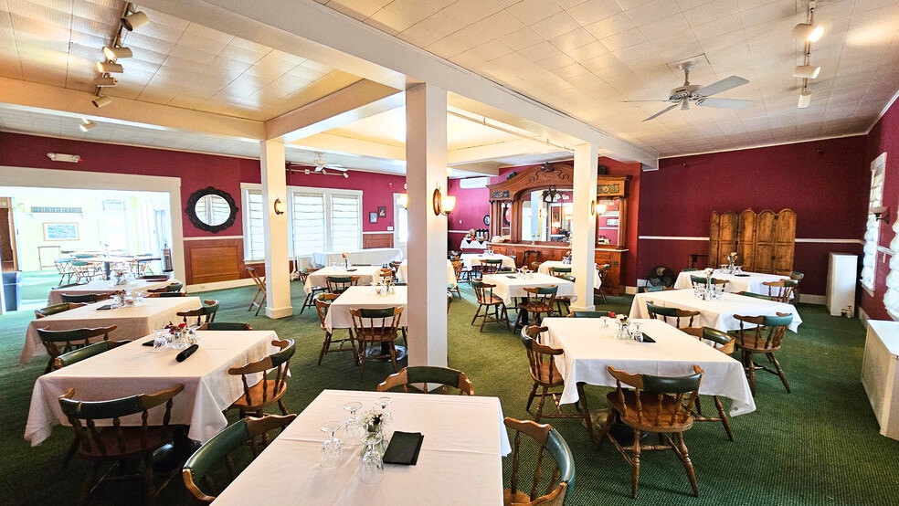 More Photos Of 40 Common St, Chester Hotel For Sale