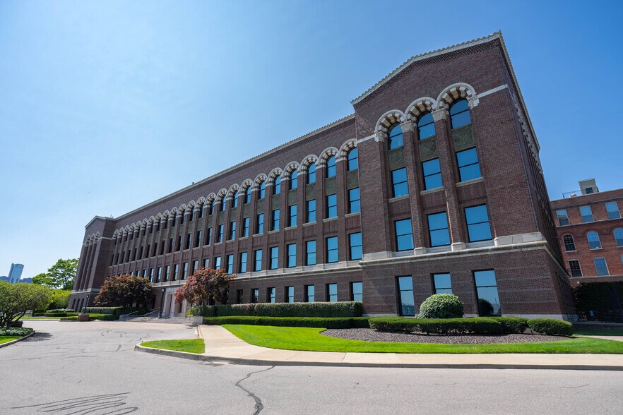 More Photos Of 100 River Place Dr, Detroit Office For Lease