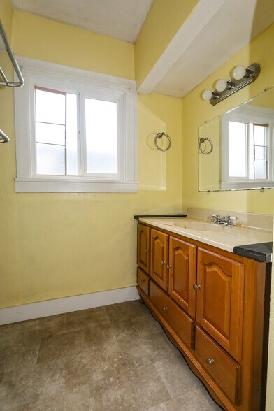 More Photos Of 1111 Chenault Ave, Hoquiam Apartments For Sale